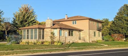 600 S Lakeshore Drive