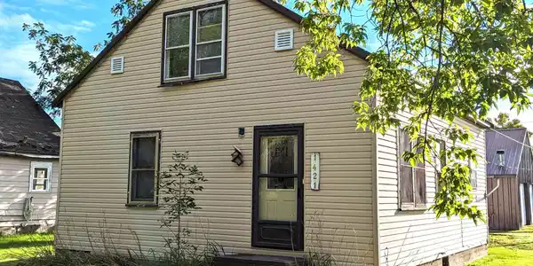 1421 1st E