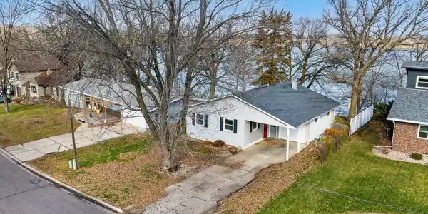 989 Shoreacres Drive