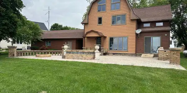 70 Lakeview Drive