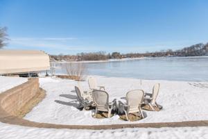 15789 Island View NW