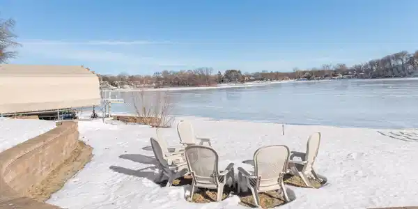 15789 Island View NW