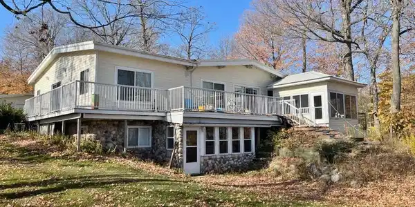 6067 Edgewater