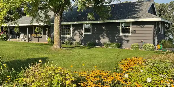3691 8th NE