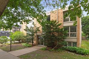 4236 Upton S