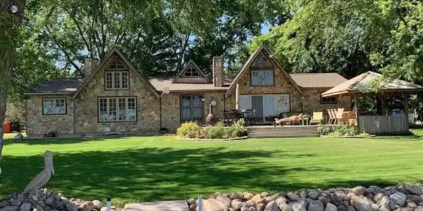 30 Pleasant View