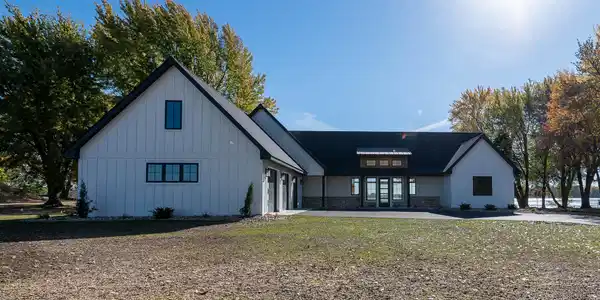 5706 Sunrise Trail