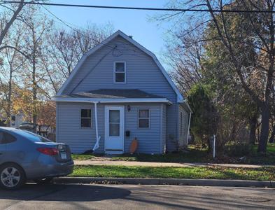 1202 4th SE
