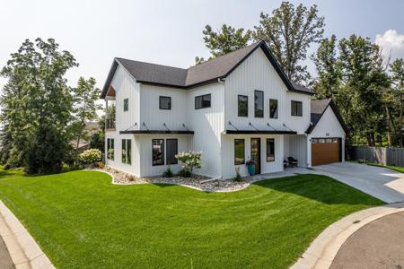 1046 Landing Lane