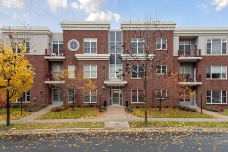 100 4th Avenue N