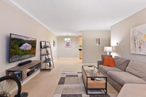 4400 Upton S