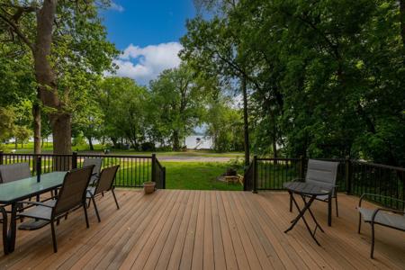 2440 Medicine Lake