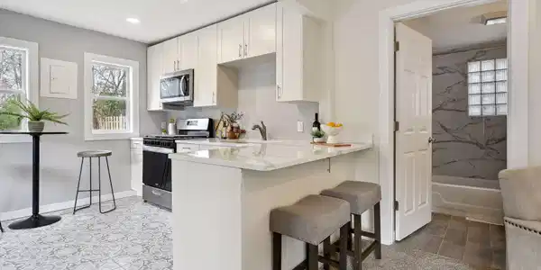 2221 Chateau
