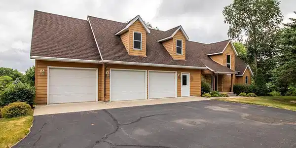 6115 Shamrock