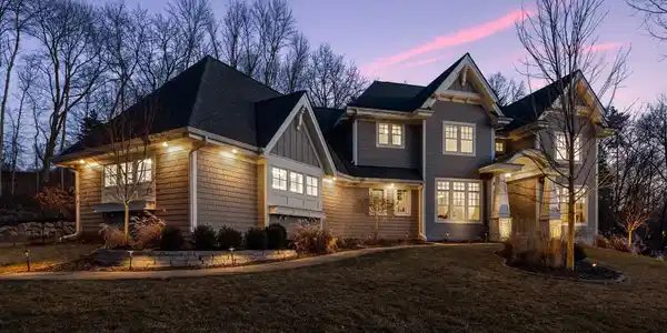 1090 Heritage Lane