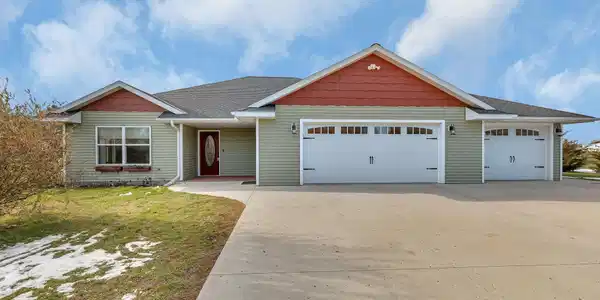 13560 44th NE