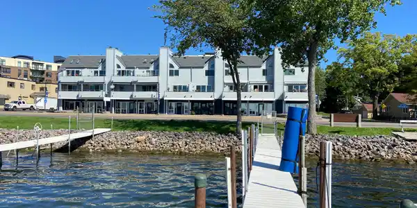 4 Shoreline Place