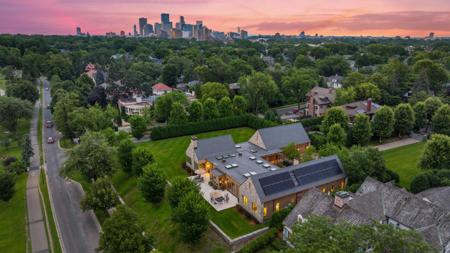 2505 E Lake Of The Isles Parkway