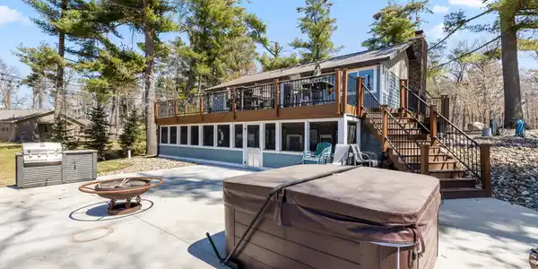 8526 Laurel Anne