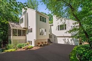 14202 Spring Lake