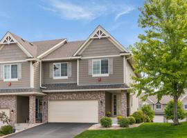 2601 Waterfall NW