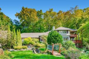 5590 Lake Sarah Heights