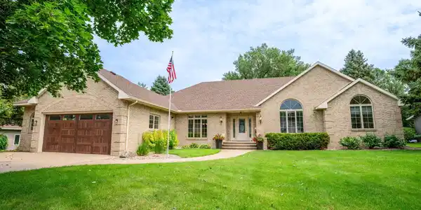 1801 Country Club Drive NE
