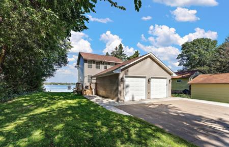 3413 Interlachen Drive NE