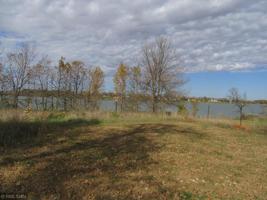 640 Lake