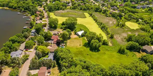 1642 Peltier Lake