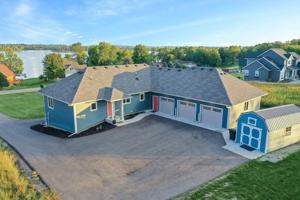 4085 Wells Lake