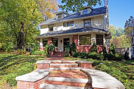 2125 Kenwood Parkway