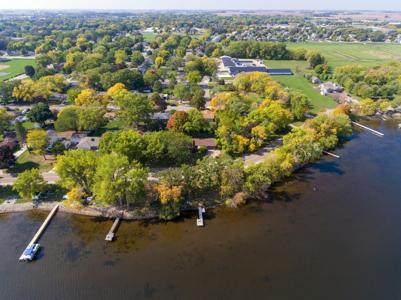 1001 Clear Lake