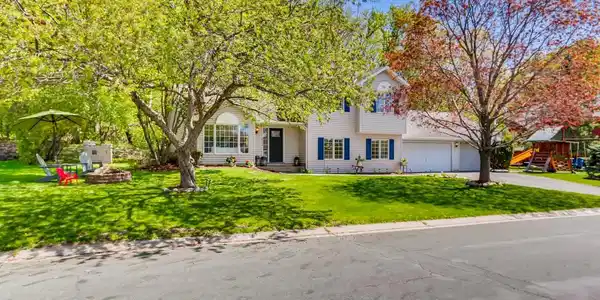 2502 Lost Lake