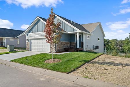 225 Mccarrons Place W