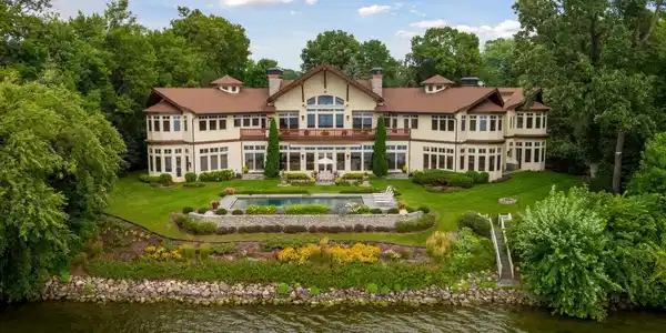 2328 Huntington Point Road W