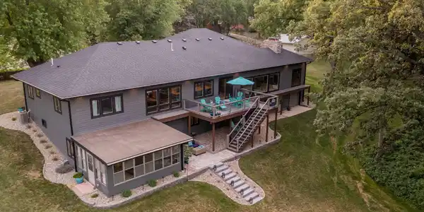425 W Amber Lake Drive