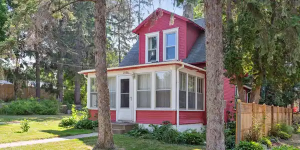 2166 Overland