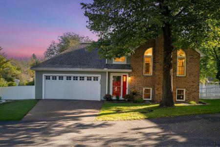 8868 Knollwood Drive