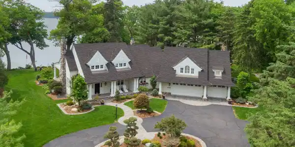6326 Smithtown