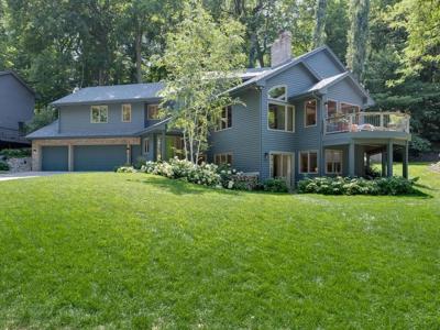 2725 Hemlock N