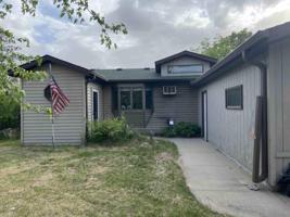 237 Birch SE