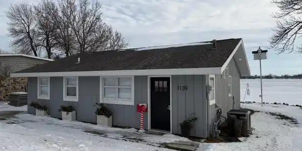 1139 W Lake Avenue