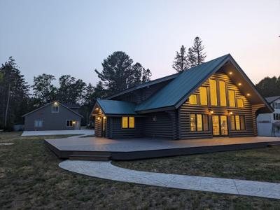 371 Lakeshore