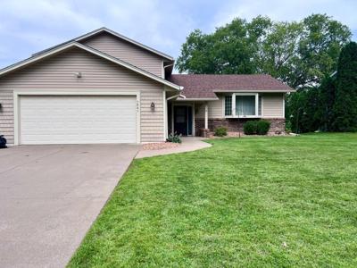 1641 Camelot Lane NE