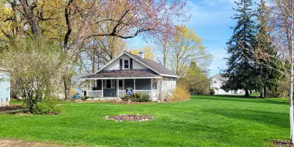 3142 Brooks Lane