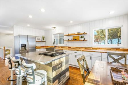 15085 Square Lake Trail N