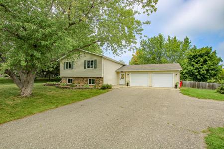 2211 Woodland Park NE