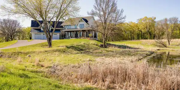 725 Lakeview