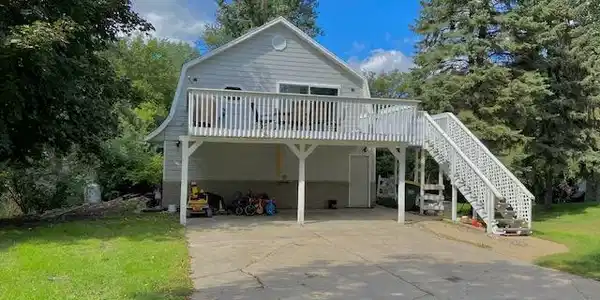 3898 8th NE